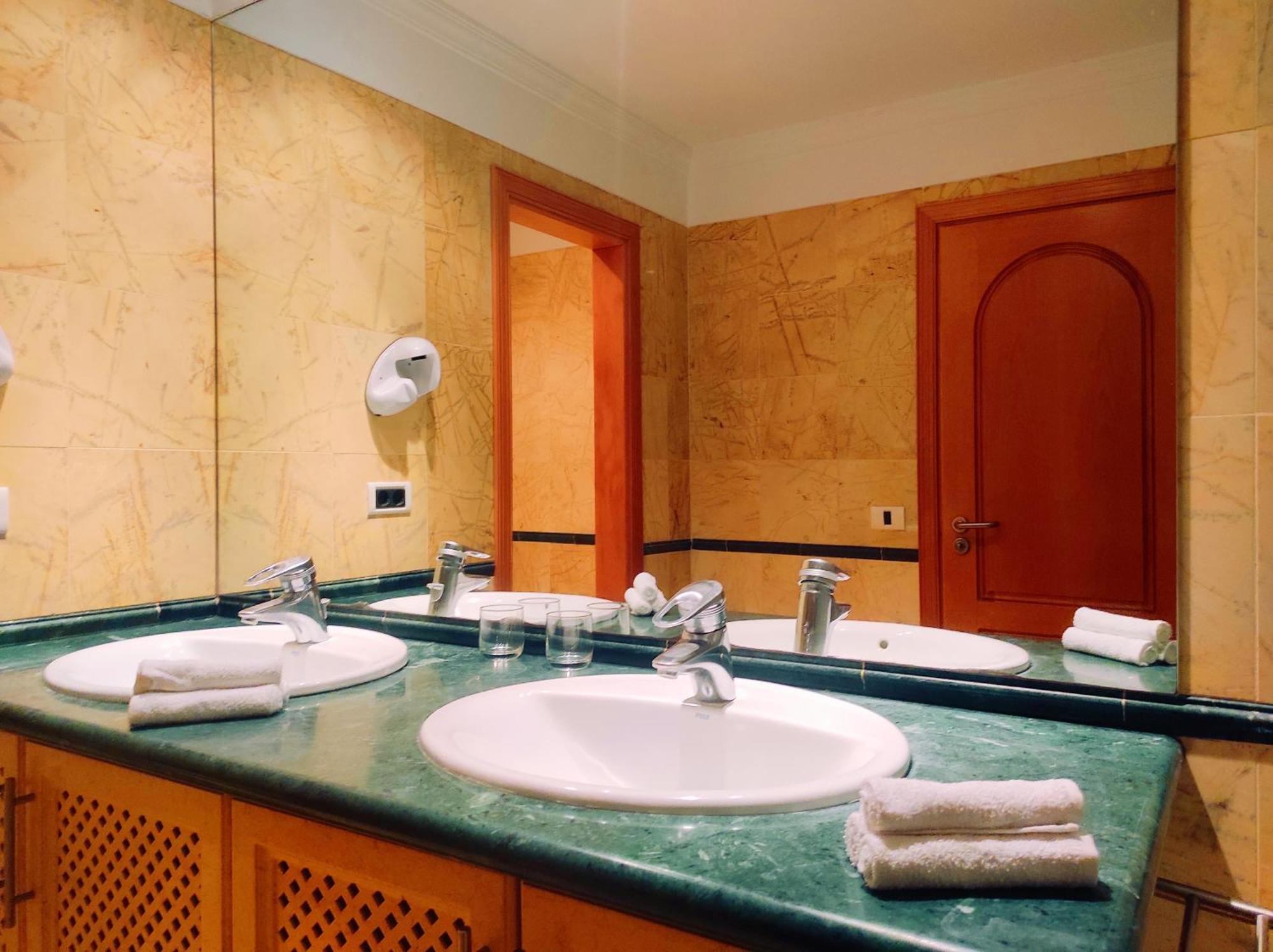 El Nautico Suites, The Beachfront Paradise ซานมิเกลเดียโบนา ภายนอก รูปภาพ